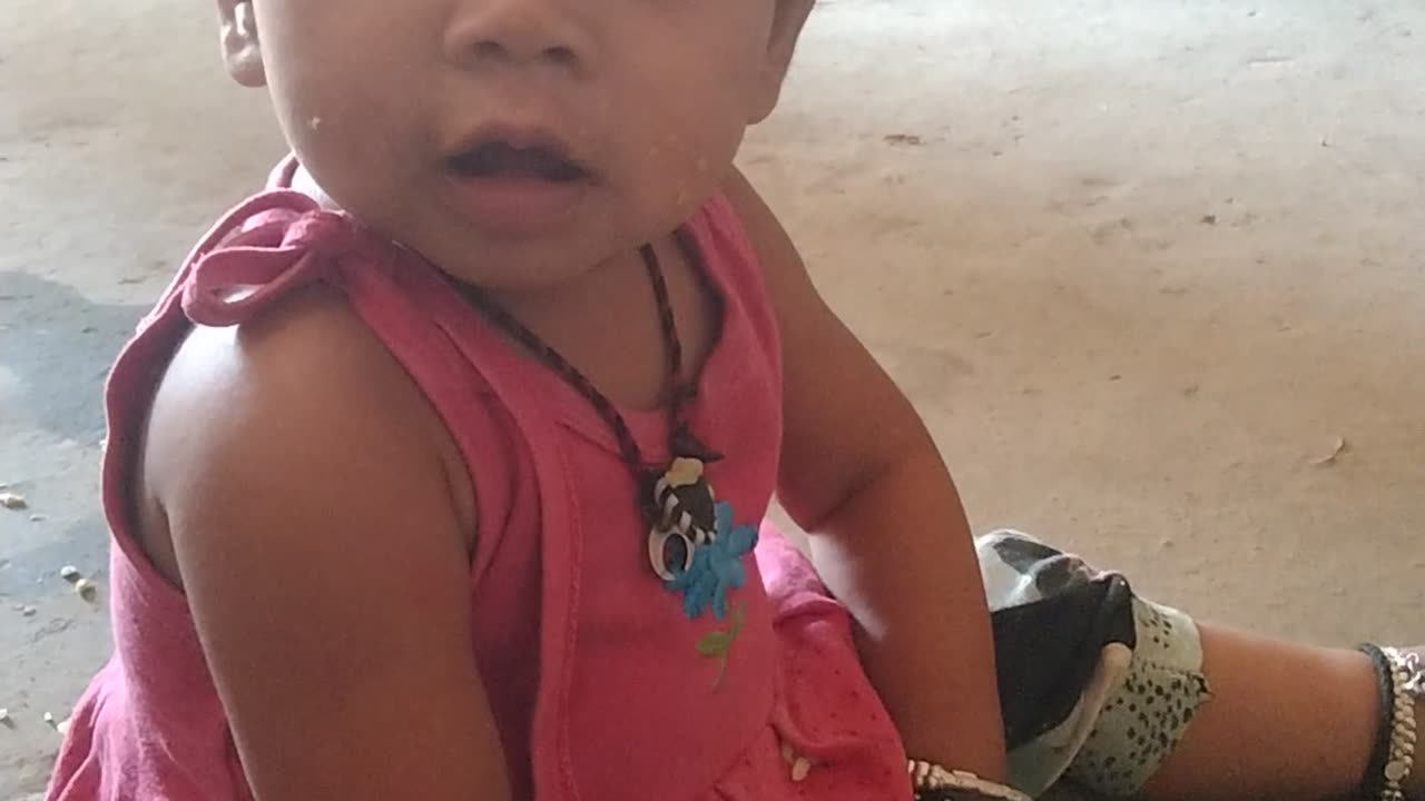 Leetil girl so butyfull cool &anjoay
