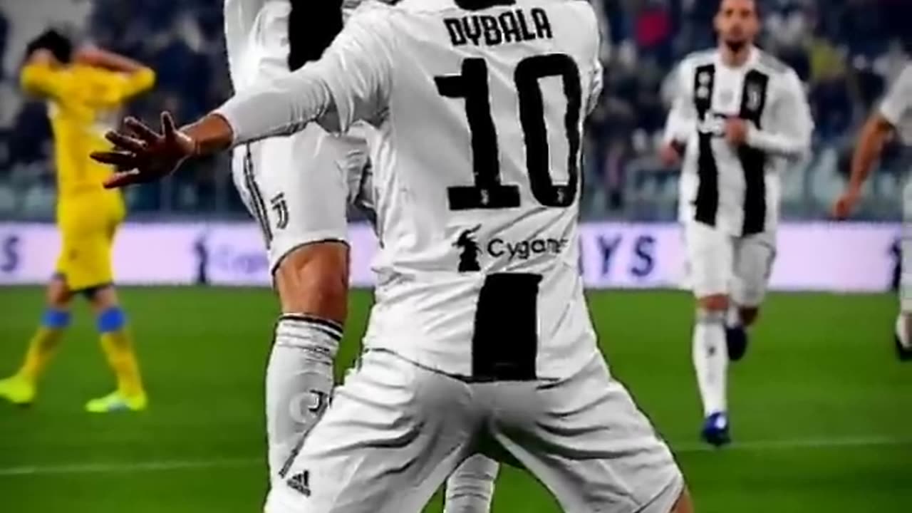 When Ronaldo exchanged celebrations with Dybala🔥🧡