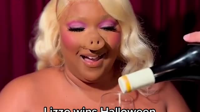 Lizzo wins Halloween this year