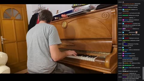 2022-12-24 (10) - Dédicaces de Noël - Twitch Decheterie (extrait)