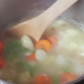 Mouthwatering Potato Chicken Soup for Autumn #soup #potato #chicken #homemade #food #howto #recipe