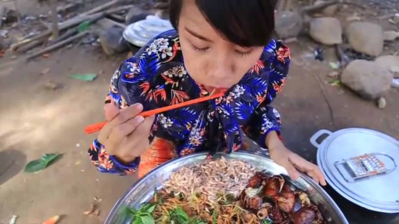 Yummy cooking Papaya Salad Recipe Cooking skills Khmer Survival Skills