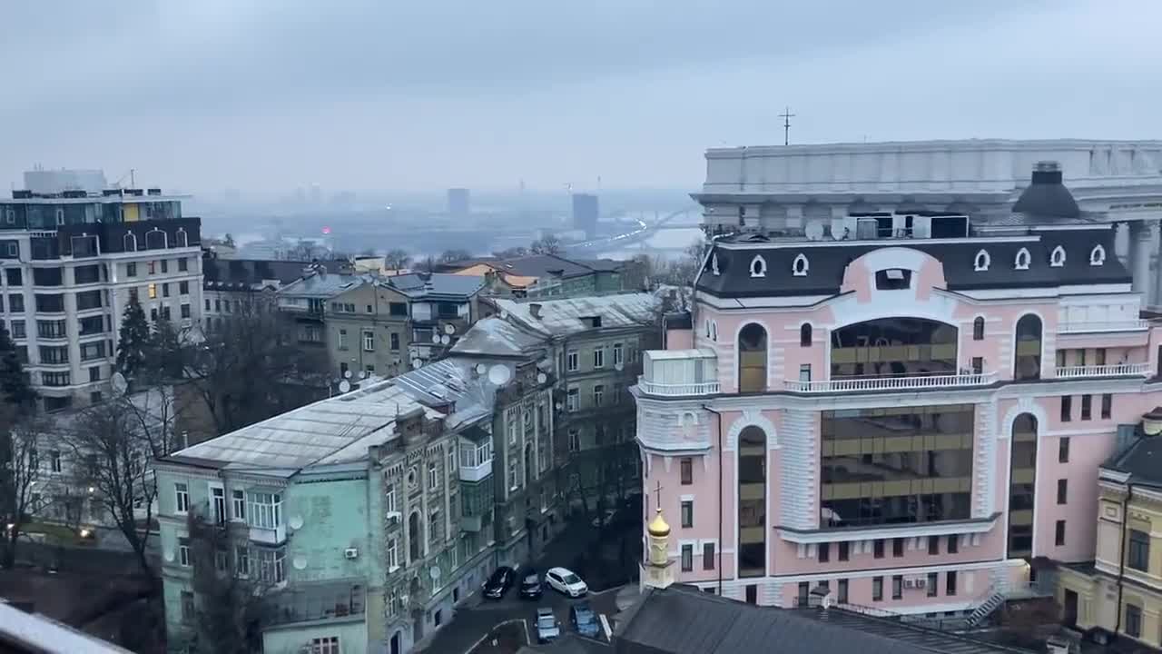 Air raid sirens are going off in #Kyiv, Ukraine's capital