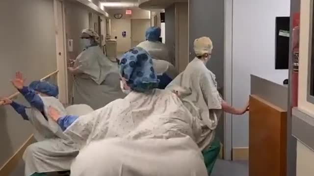 Nurses and doctors dance to relax in the hospital - viral video