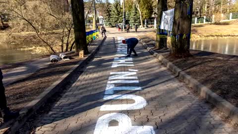 Giant graffiti across Europe sends message to Putin