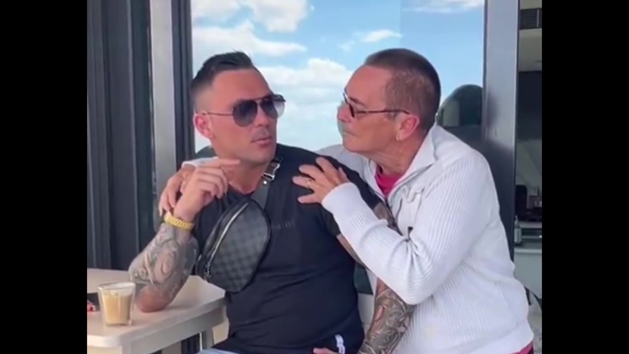 Bros eyes couldn't believe his own eyes 👀