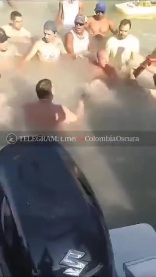 Video: hombres se pelean a trompadas dentro de playa de Cholón
