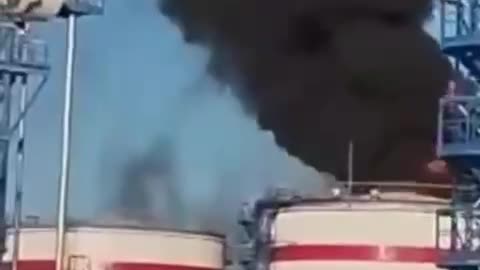 One person died, two were injured: an oil tank exploded in Russia