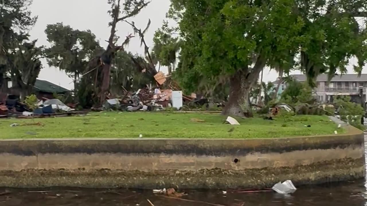 Waterspout Tornado Destroys Homes in Crystal River, Florida