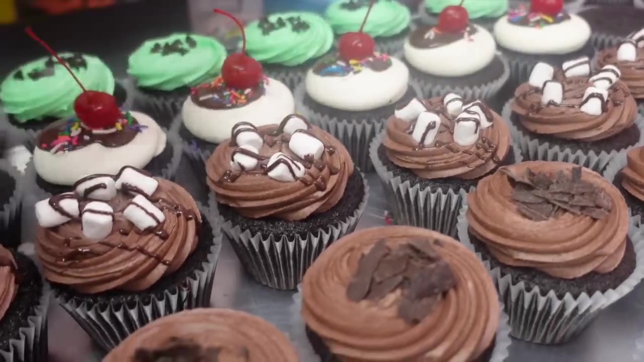 Making 500 Cupcakes in 4 Hours | A Typical Opening Shift at a Bakery