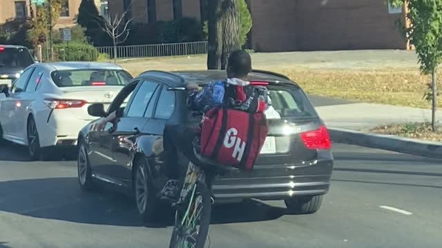 Food Delivery With No Front Wheel