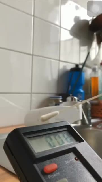 يطلق اختبار PCR مجالات كهرومغناطيسية في جهاز القياس الكهرومغناطيسي ..حسبنا الله ونعم الوكيل