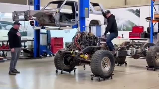 Disassembly of waste automobile frame