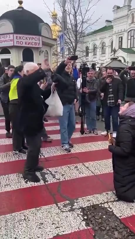 Oυκρανοι κοροιδευουν ορθοδοξους