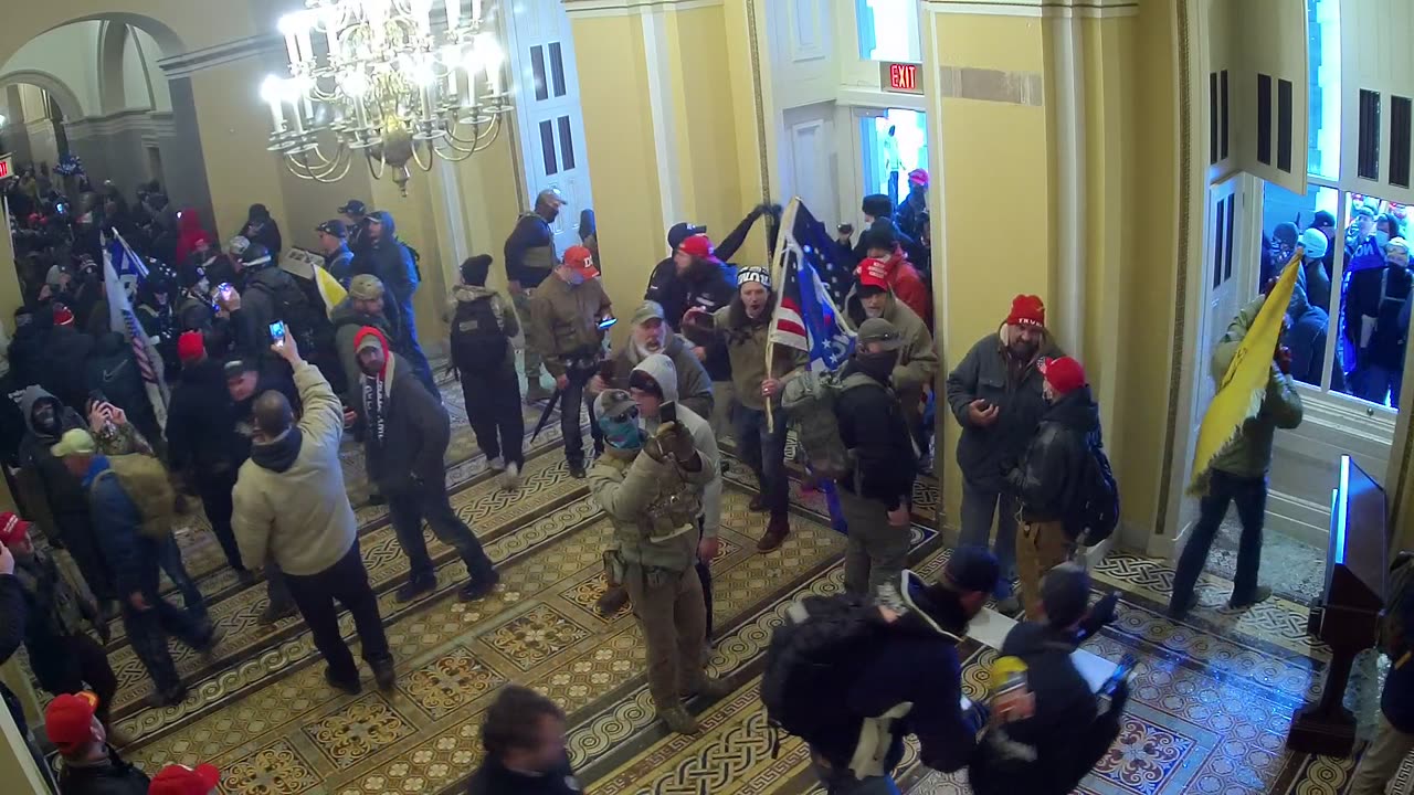 0102USCS01SenateWingDoornearS139_2021-01-06_14h20min18s087ms.mp4