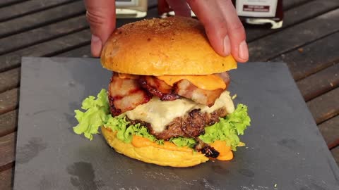 KANDIERTER BACON BURGER - deutsches Grill- und BBQ