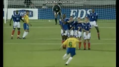 Roberto Carlos amazing free kick for Brazil