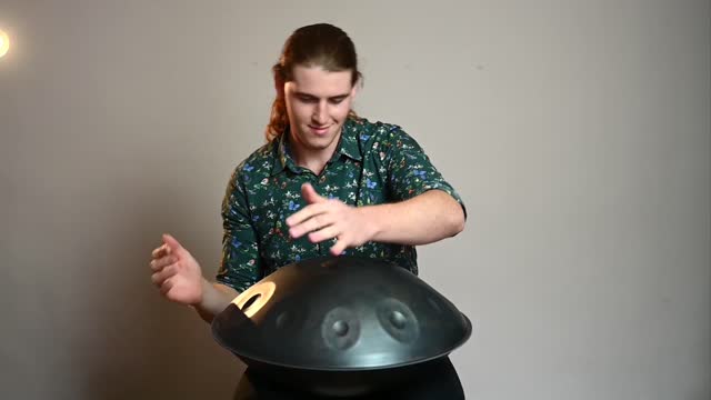 Ben On The Pan - Lullaby For a Ladybug (First Steps EP) Live Handpan/Hangdrum