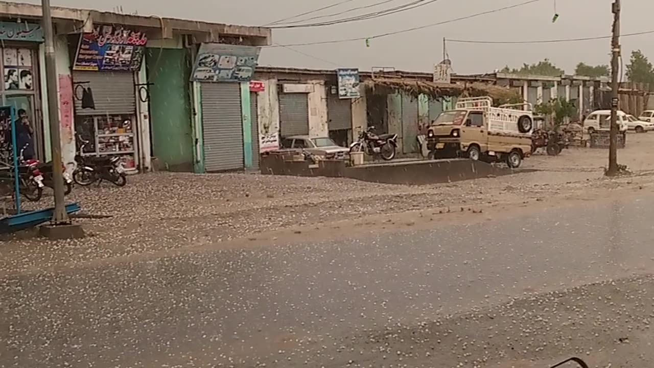 Barish main Snow Falling