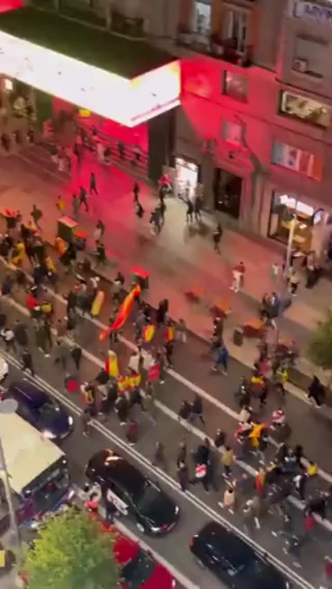 Madrid| Pueblo español: "Sánchez muérete. Policía únete"; "España no paga a traidores. amnistía no"