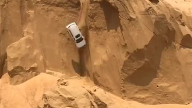 Oh my god Such accidents often happen in the deserts 😥😱