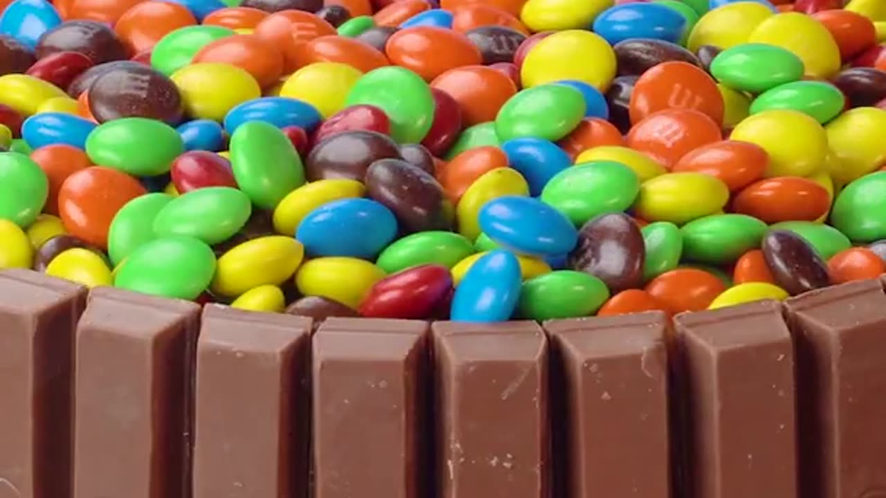 M&M Candy & KITKAT Making Chocolate Cake