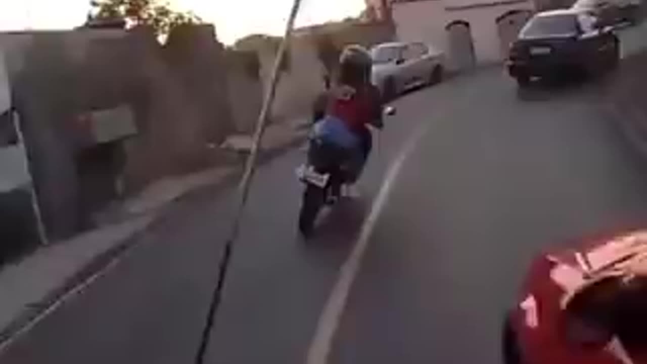 The cop would not give up, but who is the better rider?