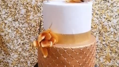 Cake gold and black