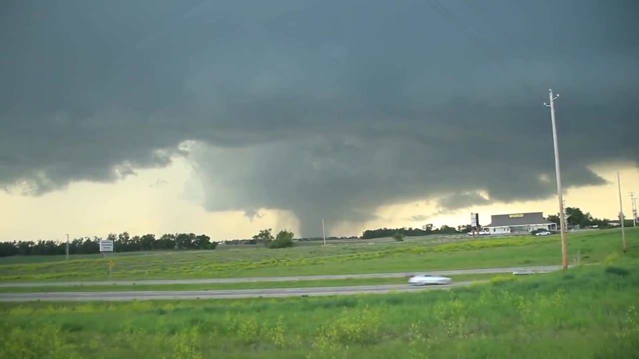 RAW Storm Chase footage - Abilene/Chapman Kansas Tornado May 25, 2016.