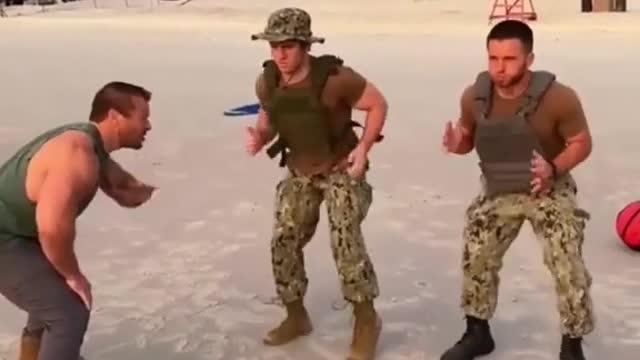 FUNNY ARMY TRAINING