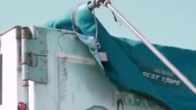 The video of Optimus Prime dump truck and tarpaulin for American truck drivers.