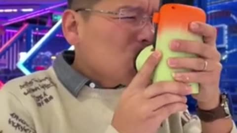 Δημιούργησαν οι Κινέζοι λένε μια συσκευή για να φιλούν τους συντρόφους τους