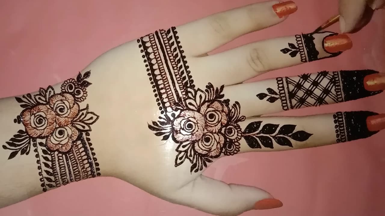 Beautiful floral mehndi design for back hand- latest Arabic mehndi design