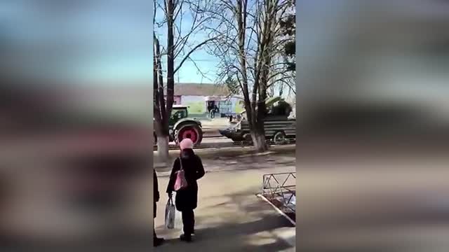 Ukrainian Gypsy Farmer cleans the street up by moving Anti Anti Air System - will it be back ? 😅