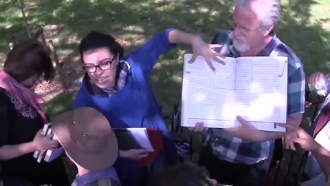 26 DIFFERENT(!) ARABIC QURANS - Jay Smith and Hatun Tash at Speaker's Corner, London