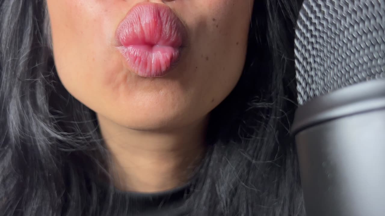 ASMR MIC KISSING AND LICKING WET MOUTH SOUNDS