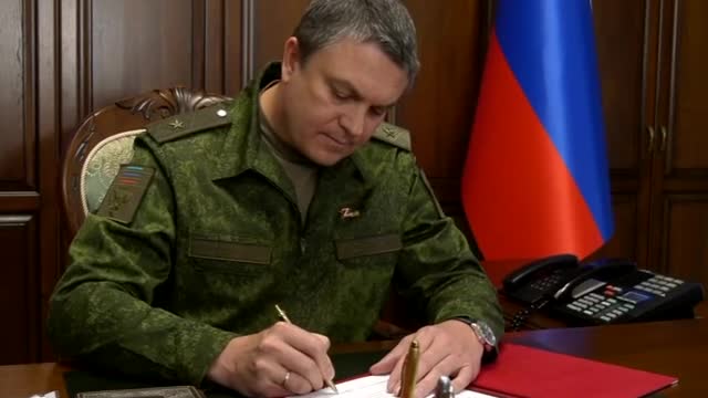 LPR head signed an offer to admission of LPR into the Russia