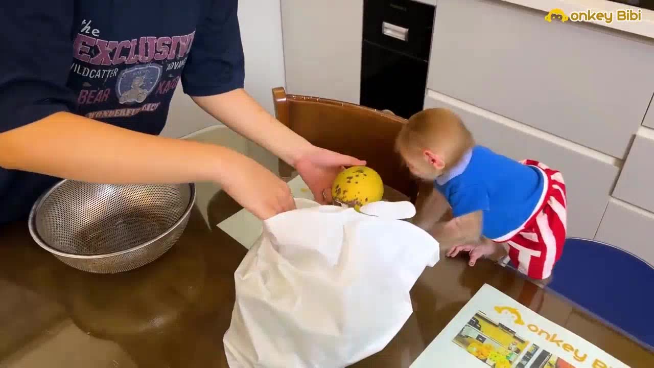 Super smart! CUTIS takes care of dad in the most surprising special way