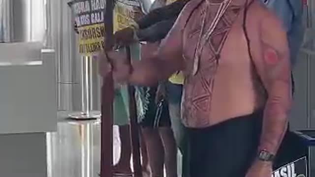 ÍNDIOS NO AEROPORTO DE BRASÍLIA 19 02-12-2022