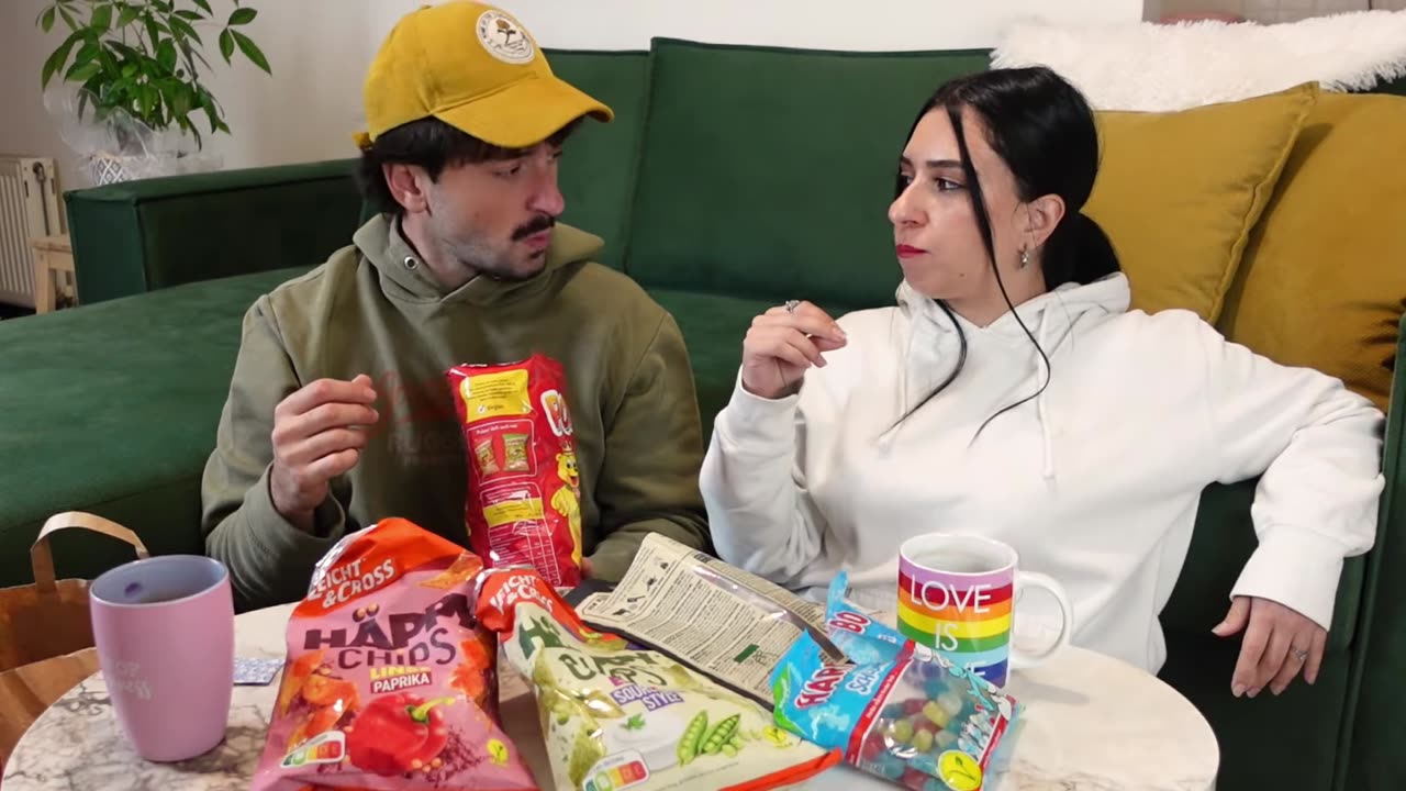 ΔΟΚΙΜΑΖΟΥΜΕ ΓΕΡΜΑΝΙΚΑ SNACKS|FOOD CHALLENGE| THE BALLOONS