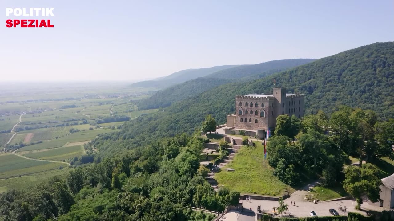 Unglaublich: Demonstration darf nicht hinauf zum Hambacher Schloss | Reportage