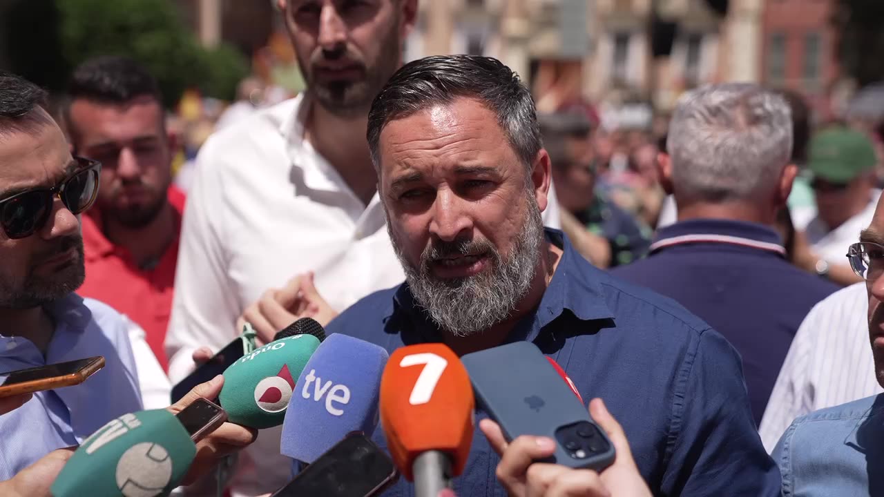 Declaraciones de Abascal antes del acto del 9J de VOX en Murcia con Buxadé bajo lema "No van a oír"