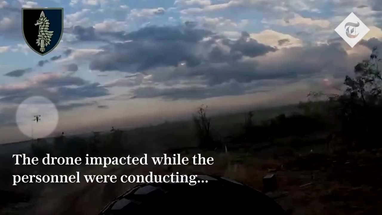 Moment Russian drone misses Ukrainian Special Forces during frontline evacuation