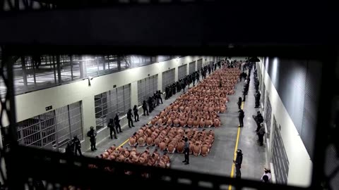Thousands of inmates move to Salvadoran 'mega prison'