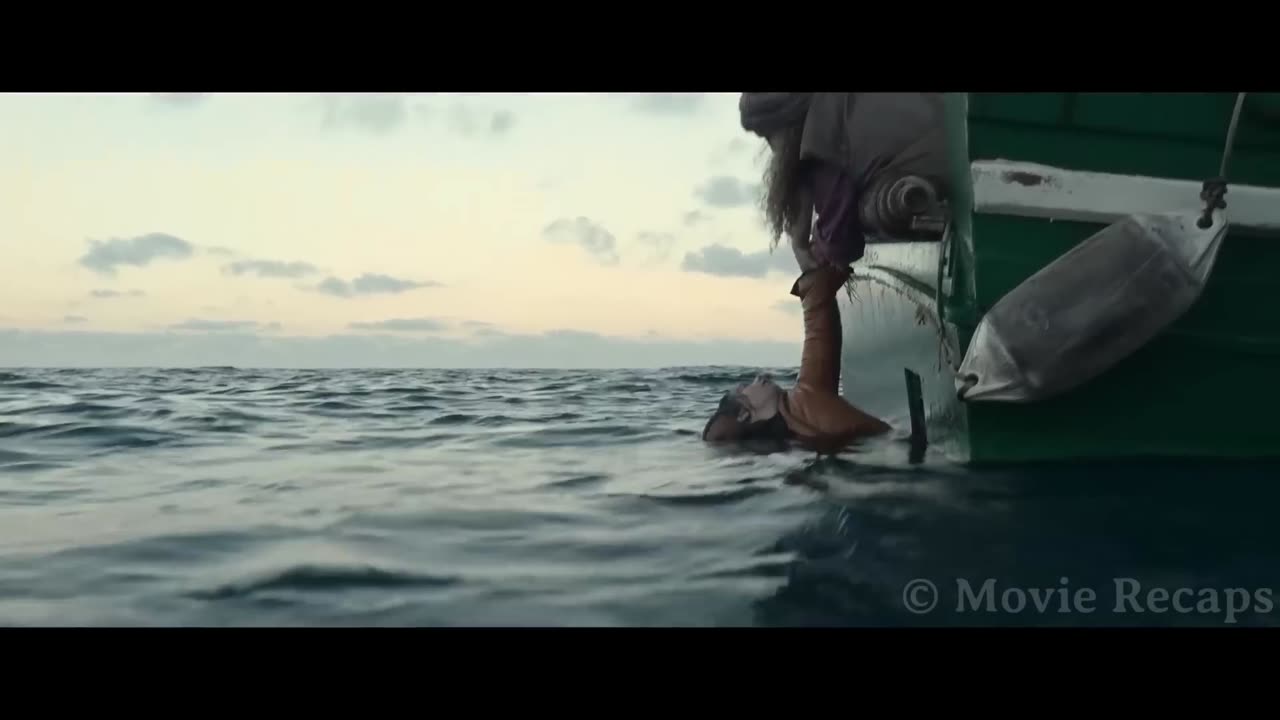 Heavy Storm Traps a Pregnant Girl For 26 Days in a Container In the Middle of The Ocean