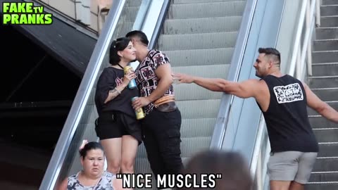 TOUCHING HANDS ON THE ESCALATOR 13!! (1)
