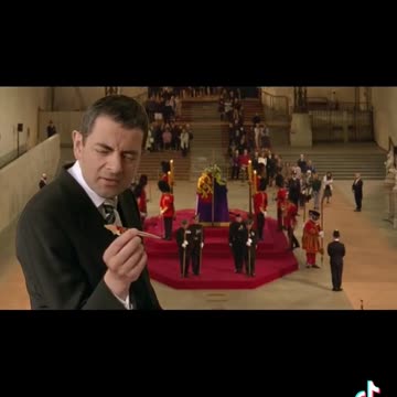 HUMOR - Guard collapses while standing near the Queen 21 sec