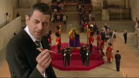 HUMOR - Guard collapses while standing near the Queen 21 sec
