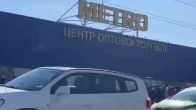 Queues to grocery stores in Kyiv