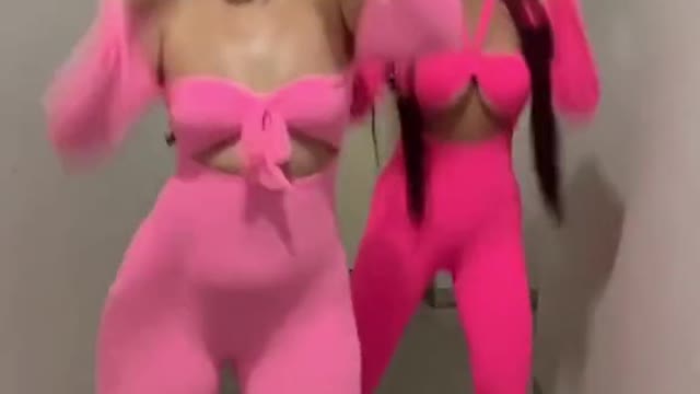 Gorgeous Girls Hot Dance Move 🥵